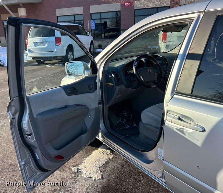 image for item NJ9740 2007 Kia Sedona LX van