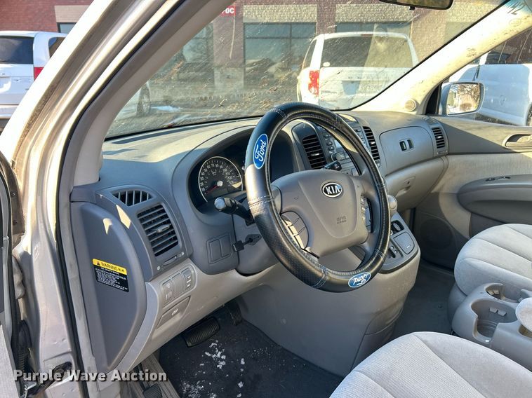 image for item NJ9740 2007 Kia Sedona LX van