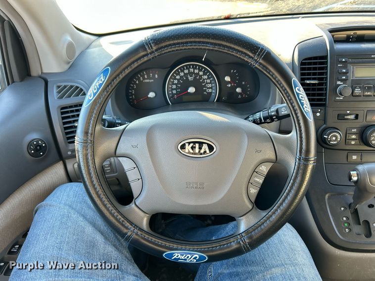 image for item NJ9740 2007 Kia Sedona LX van