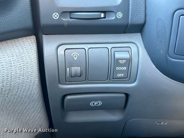 image for item NJ9740 2007 Kia Sedona LX van