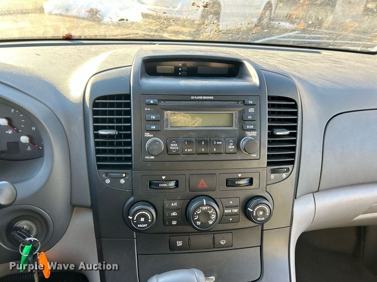 image for item NJ9740 2007 Kia Sedona LX van