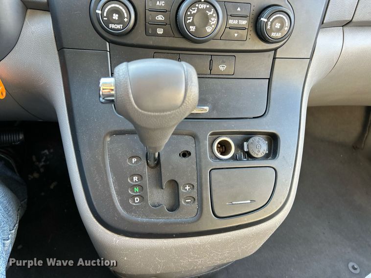 image for item NJ9740 2007 Kia Sedona LX van