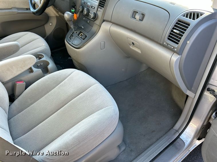 image for item NJ9740 2007 Kia Sedona LX van