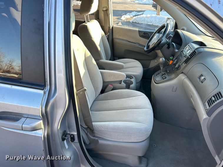 image for item NJ9740 2007 Kia Sedona LX van