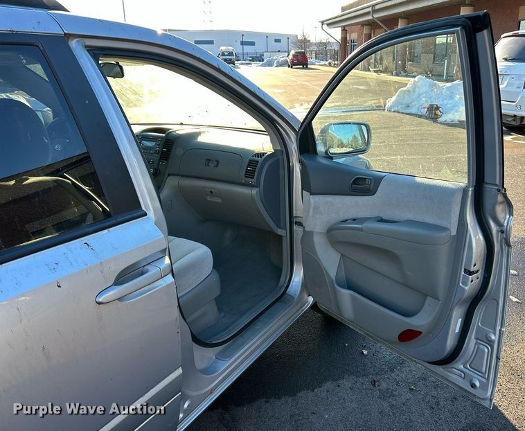 image for item NJ9740 2007 Kia Sedona LX van