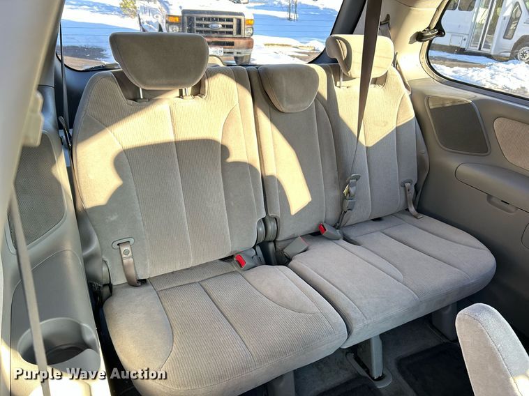 image for item NJ9740 2007 Kia Sedona LX van