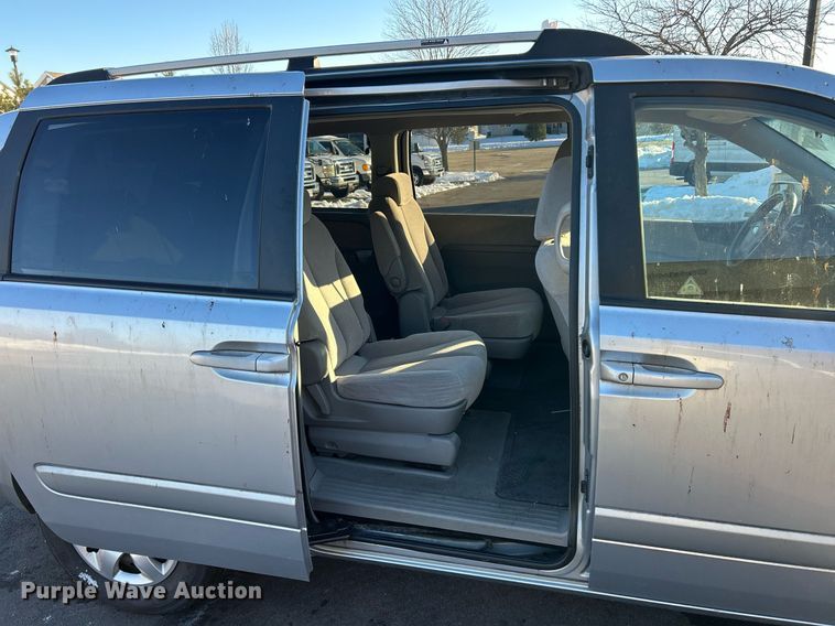 image for item NJ9740 2007 Kia Sedona LX van