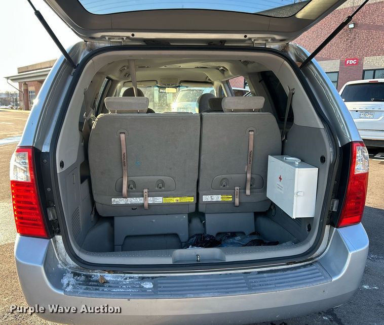 image for item NJ9740 2007 Kia Sedona LX van