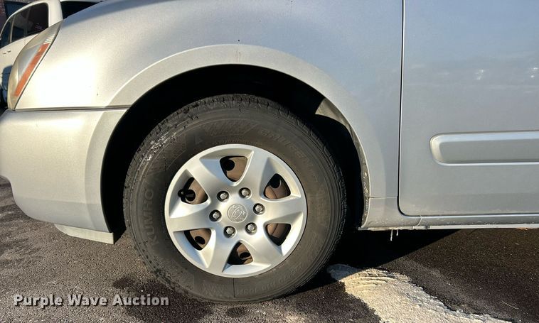 image for item NJ9740 2007 Kia Sedona LX van