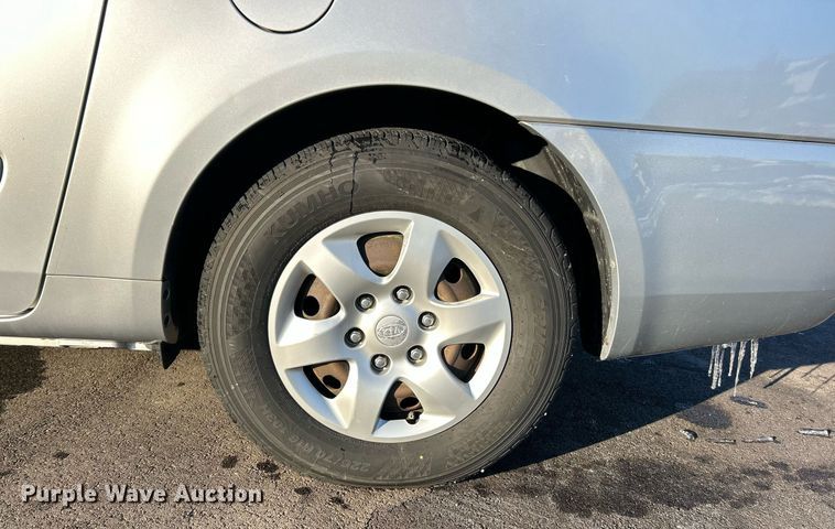 image for item NJ9740 2007 Kia Sedona LX van