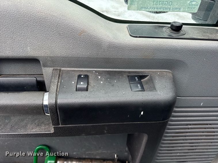 image for item OG9757 2014 Ford  F550 Super Duty XL flatbed truck