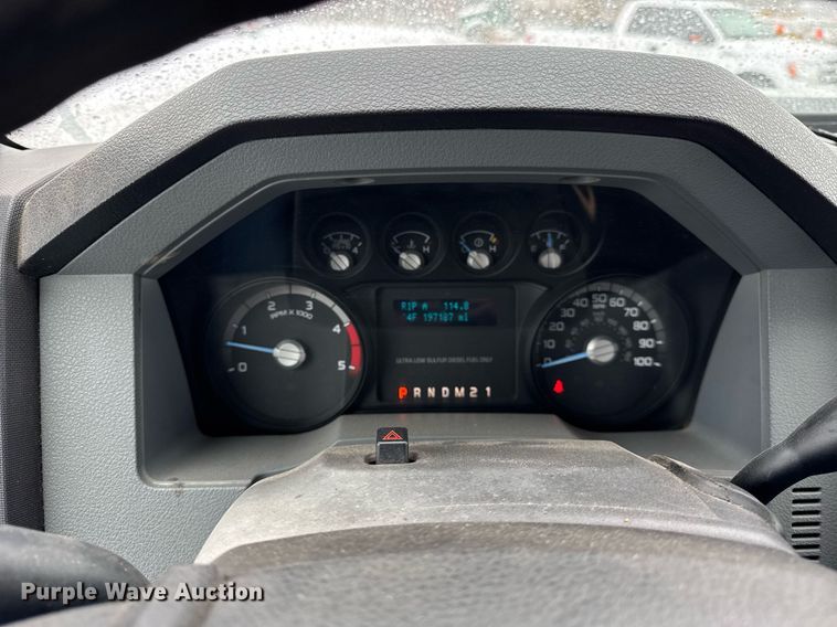 image for item OG9757 2014 Ford  F550 Super Duty XL flatbed truck