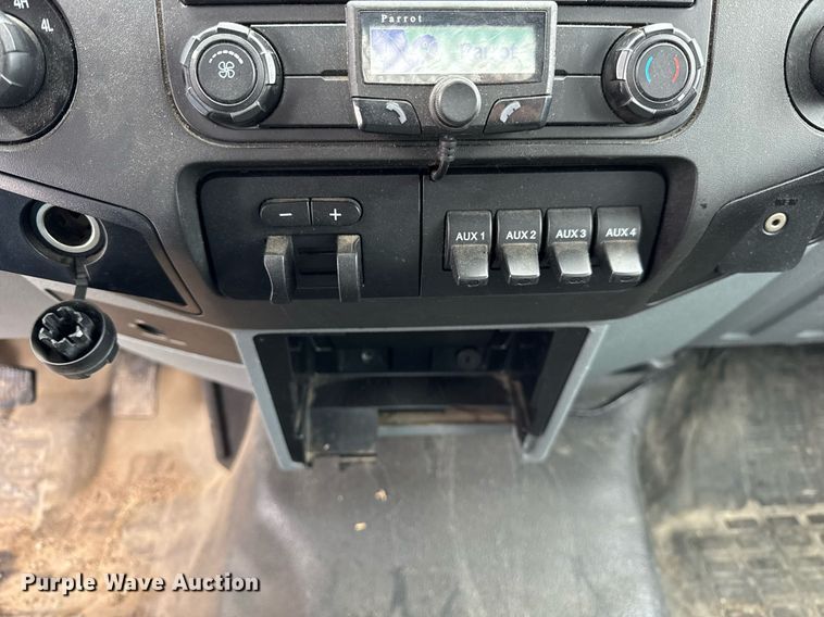 image for item OG9757 2014 Ford  F550 Super Duty XL flatbed truck