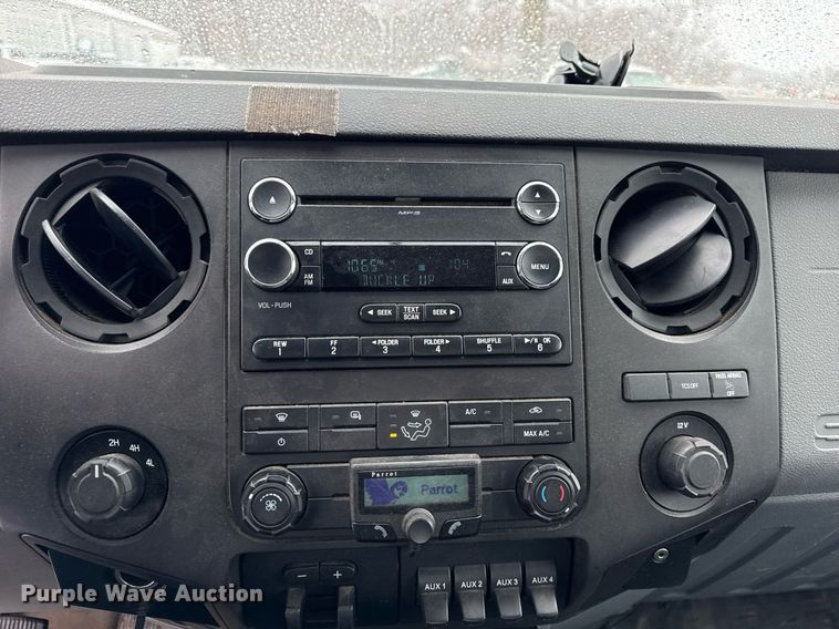 image for item OG9757 2014 Ford  F550 Super Duty XL flatbed truck