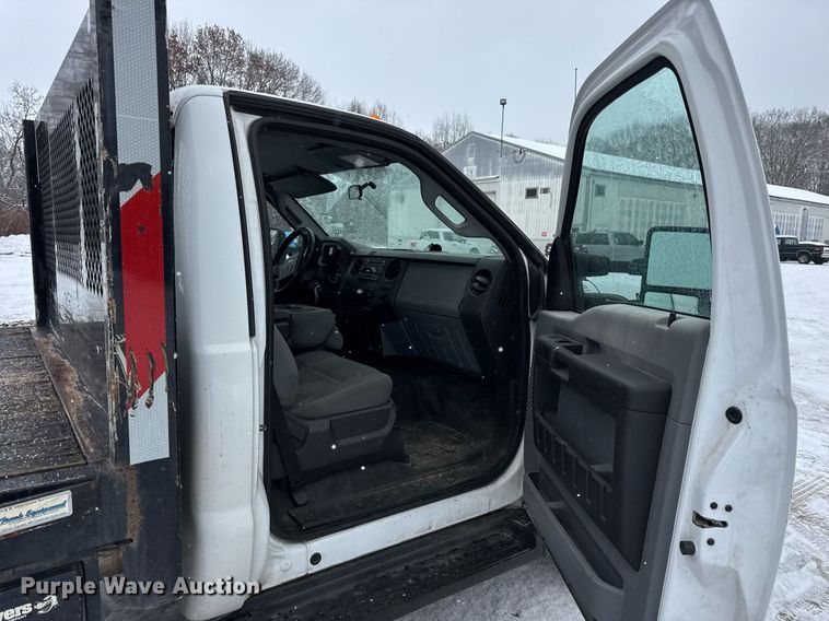 image for item OG9757 2014 Ford  F550 Super Duty XL flatbed truck