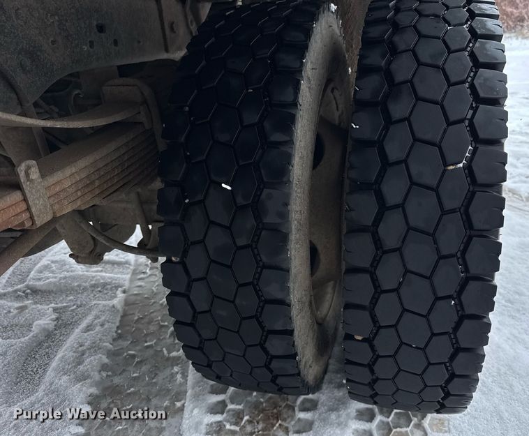 image for item OG9757 2014 Ford  F550 Super Duty XL flatbed truck