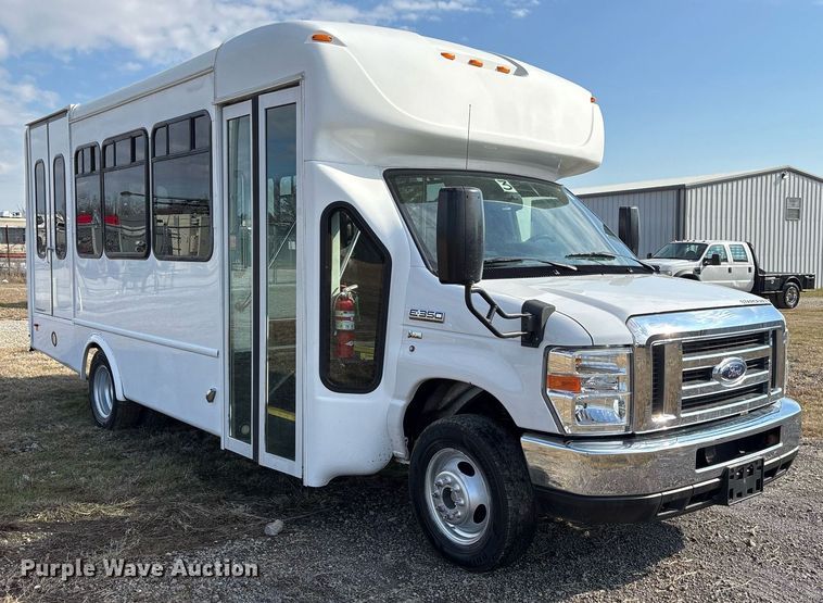 image for item OK9512 2019 Ford E350 shuttle bus