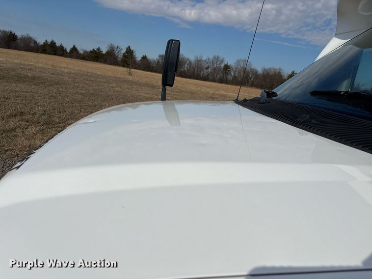 image for item OK9512 2019 Ford E350 shuttle bus