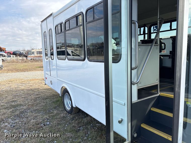 image for item OK9512 2019 Ford E350 shuttle bus