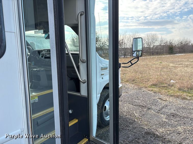image for item OK9512 2019 Ford E350 shuttle bus