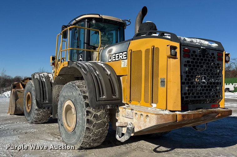 image for item DH9664 2010 John Deere 824K wheel loader