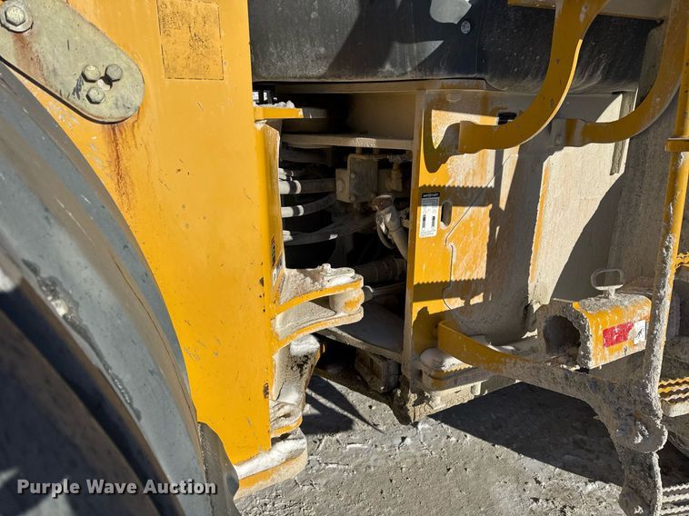 image for item DH9664 2010 John Deere 824K wheel loader