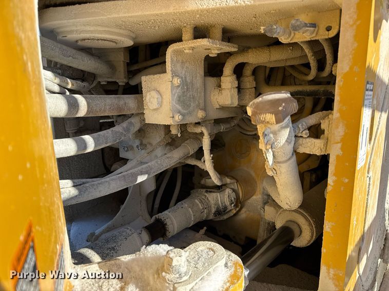 image for item DH9664 2010 John Deere 824K wheel loader