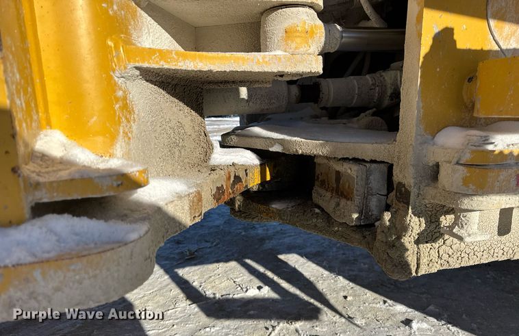 image for item DH9664 2010 John Deere 824K wheel loader