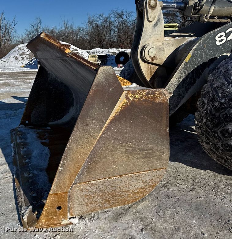 image for item DH9664 2010 John Deere 824K wheel loader