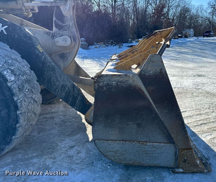 image for item DH9664 2010 John Deere 824K wheel loader