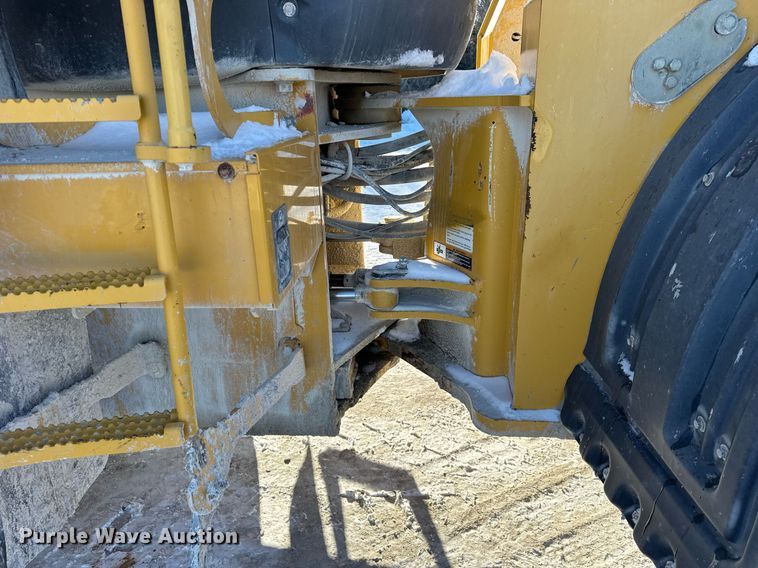 image for item DH9664 2010 John Deere 824K wheel loader