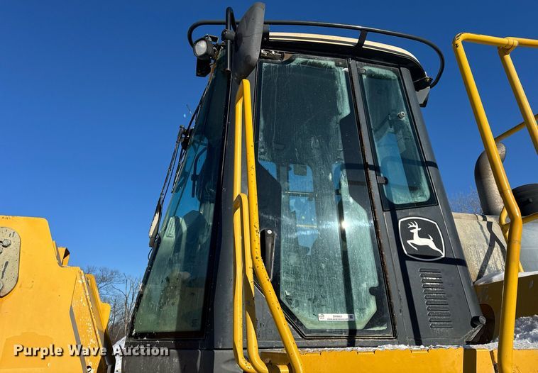 image for item DH9664 2010 John Deere 824K wheel loader