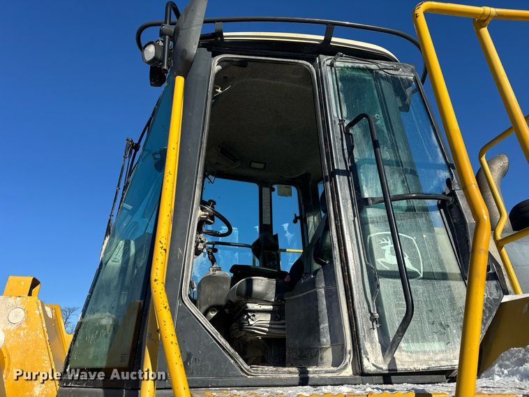 image for item DH9664 2010 John Deere 824K wheel loader