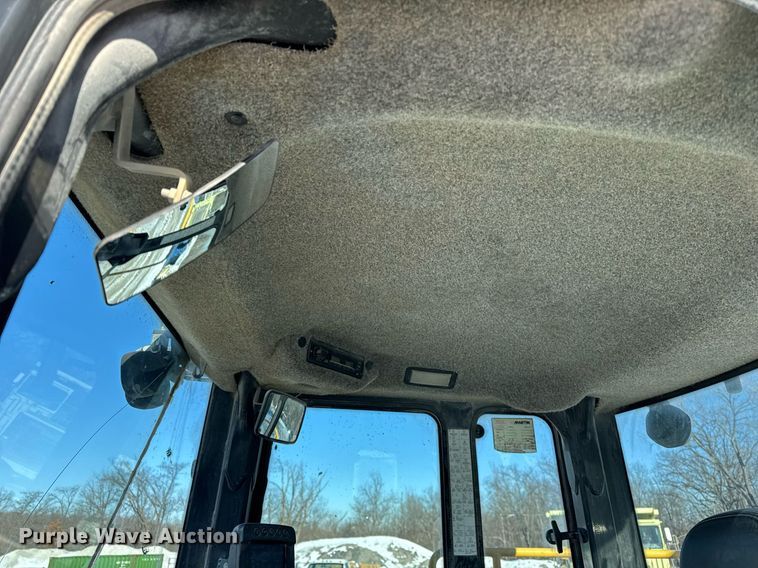 image for item DH9664 2010 John Deere 824K wheel loader