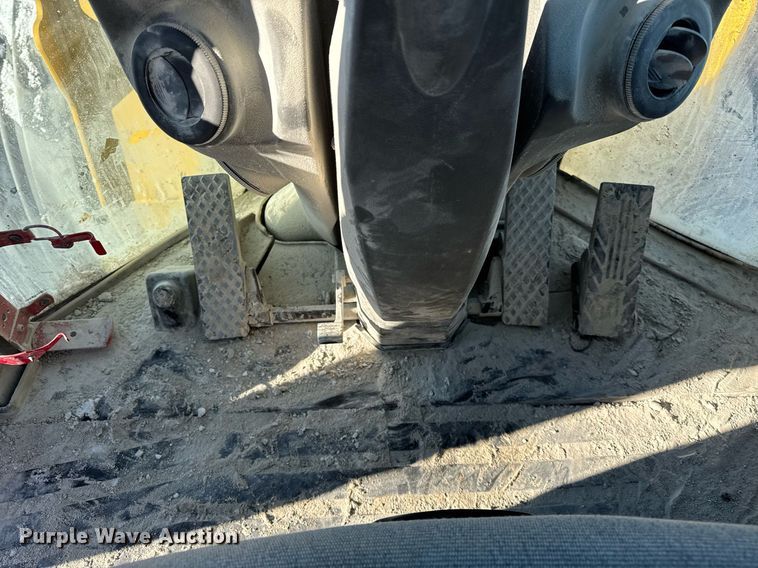 image for item DH9664 2010 John Deere 824K wheel loader