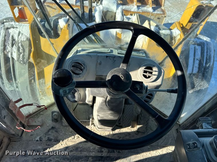 image for item DH9664 2010 John Deere 824K wheel loader