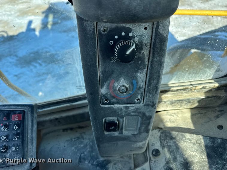 image for item DH9664 2010 John Deere 824K wheel loader