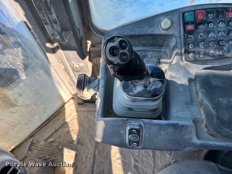 image for item DH9664 2010 John Deere 824K wheel loader