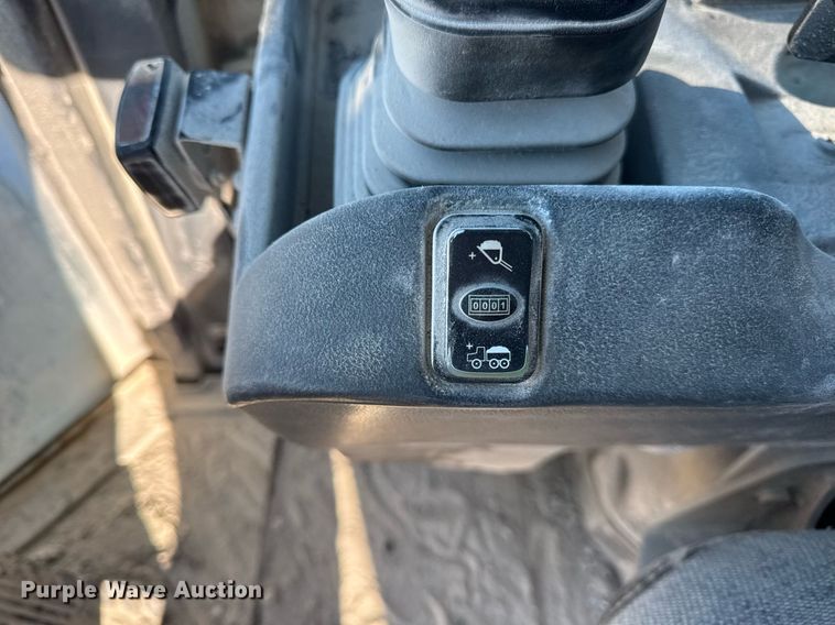 image for item DH9664 2010 John Deere 824K wheel loader