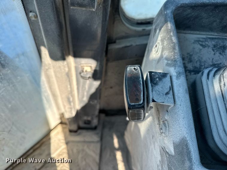 image for item DH9664 2010 John Deere 824K wheel loader