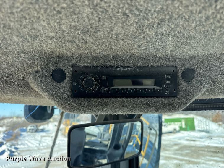 image for item DH9664 2010 John Deere 824K wheel loader