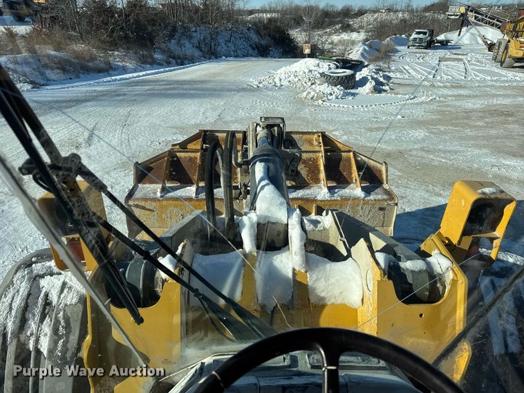 image for item DH9664 2010 John Deere 824K wheel loader