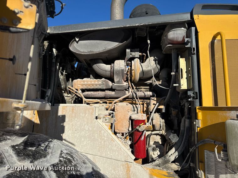 image for item DH9664 2010 John Deere 824K wheel loader