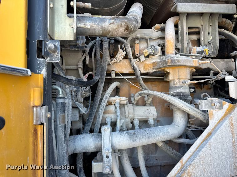 image for item DH9664 2010 John Deere 824K wheel loader