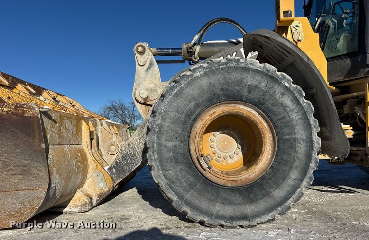 image for item DH9664 2010 John Deere 824K wheel loader
