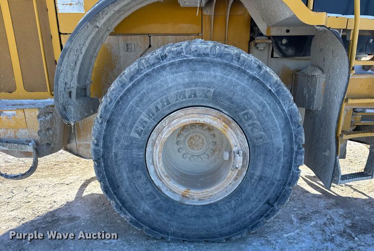image for item DH9664 2010 John Deere 824K wheel loader