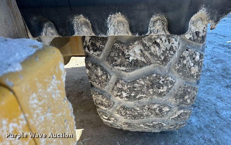 image for item DH9664 2010 John Deere 824K wheel loader