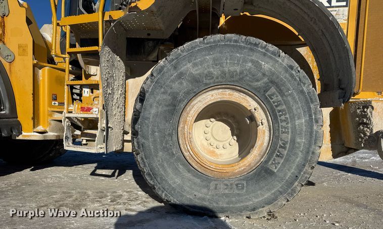 image for item DH9664 2010 John Deere 824K wheel loader