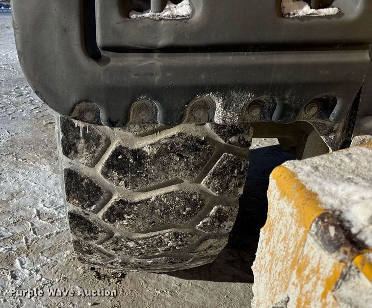 image for item DH9664 2010 John Deere 824K wheel loader