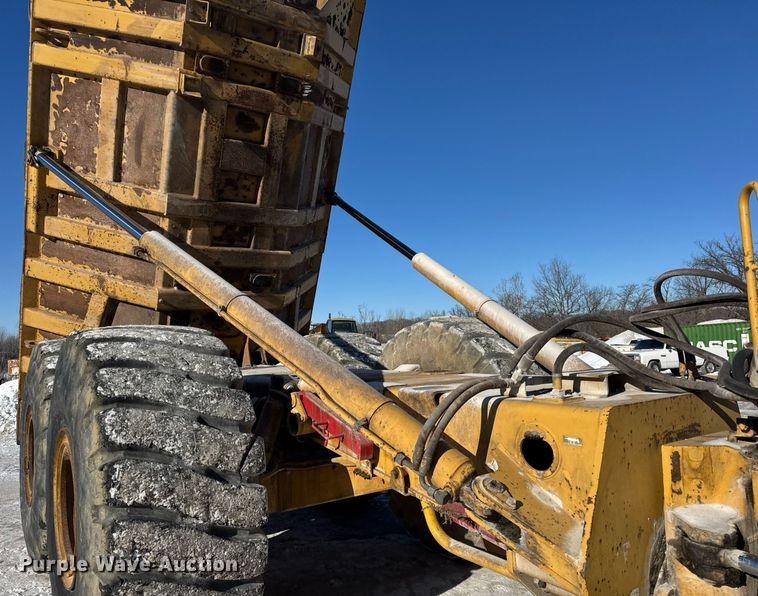 image for item DH9696 1998 Caterpillar D400E articulated haul truck